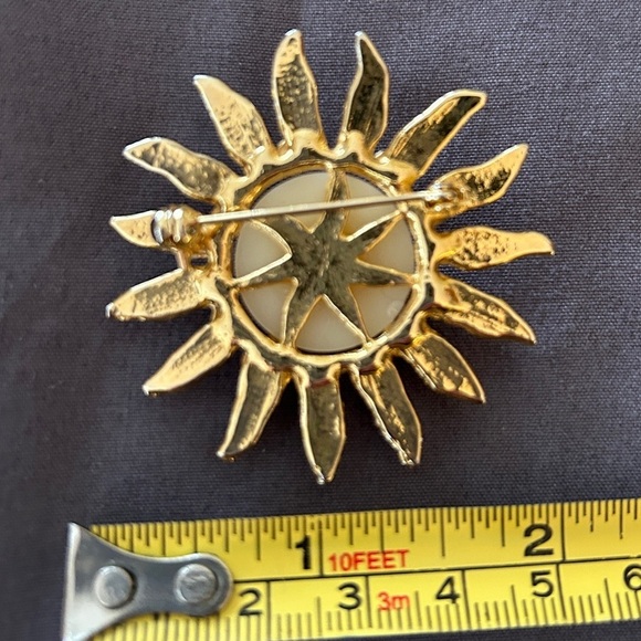 Vintage Sunburst Brooch Faux Pearl Center Pin Goldtone Textured Rays Crystals - Picture 9 of 10
